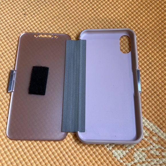 Moshi iPhone XS case where your iPhone is enclosed like a wallet. Lght Pink - Picture 2 of 2